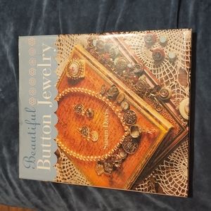 Beautiful Button Jewelry by Susan Davis Hardcover